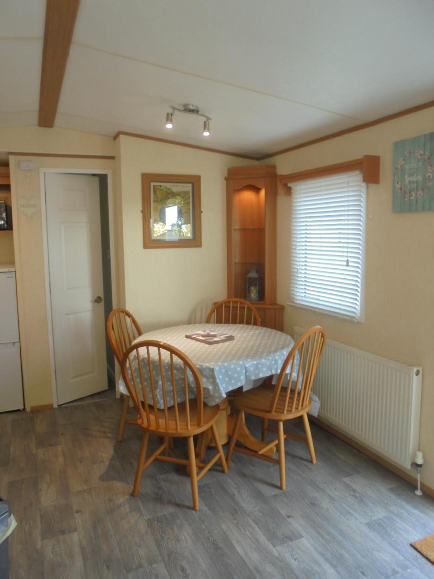 Modern 2 Bedroom Static Caravan - Lyons Kingsley Holiday Park - Pensarn, Abergele - Pet Friendly Bagian luar foto