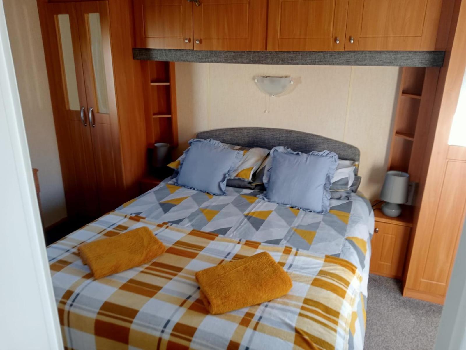 Modern 2 Bedroom Static Caravan - Lyons Kingsley Holiday Park - Pensarn, Abergele - Pet Friendly Bagian luar foto